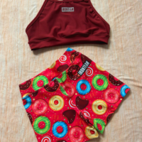 Short donas - top tiras vinotinto