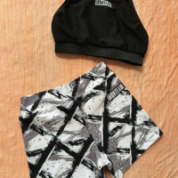 Short pinceladas grises - top tiras negro