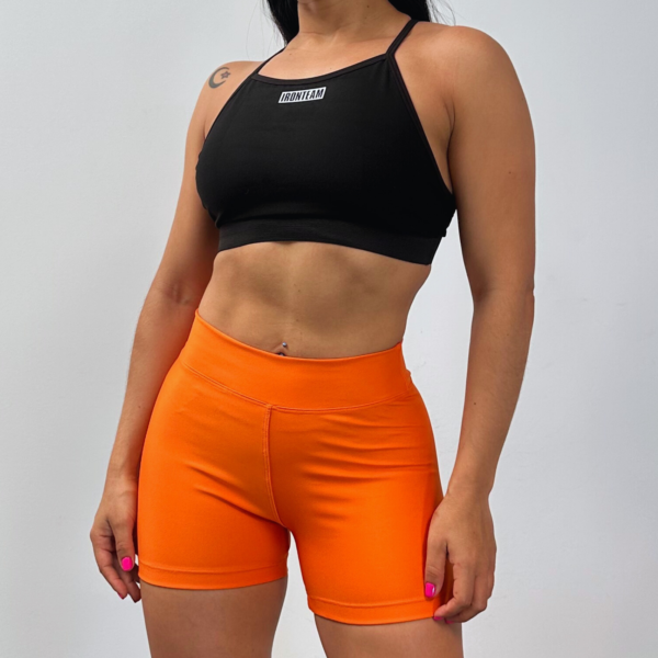 Short Naranja - top tiras negro