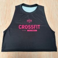 croptop negro crossfit fucsia