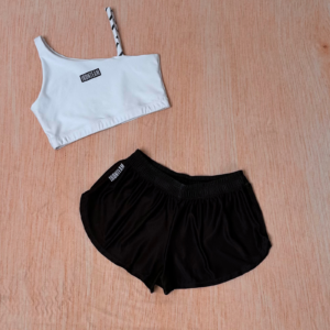 Short Running negro con Top claer blanco