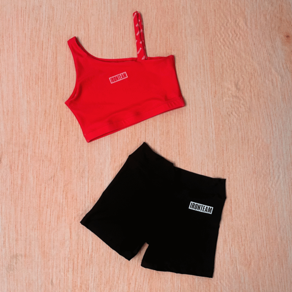 Short negro - Top claer rojo