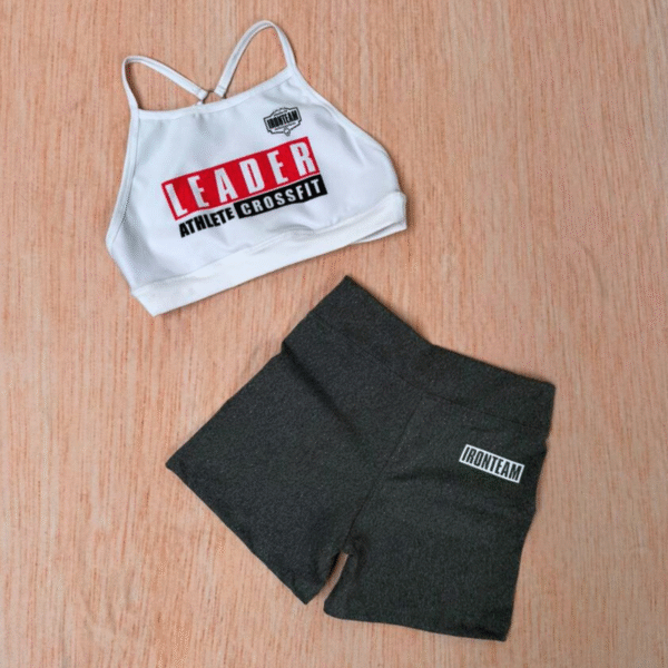 Short Gris jaspiado - Top tiras blanco Leader